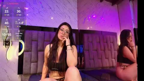 shalyn_lux online show from November 20, 2025, 4:01 am