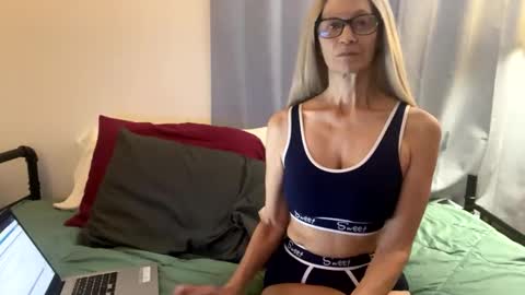 Snapshot of shamanwoman chatting on January 15, 2026, 1:54 am Shaman Woman online show from January 15, 2026, 1:54 am