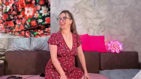 Snapshot of shana_power chatting on December 20, 2025, 4:58 pm Svetlana ...........help me get 100 reactions before the end of the year Thumb up if you like me I appreciate it and thank you online show from December 20, 2025, 4:58 pm