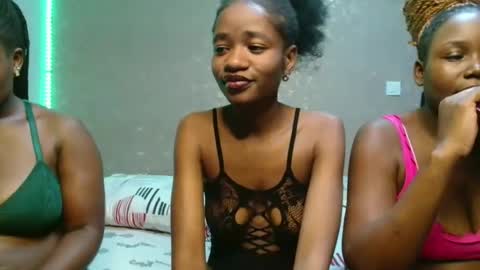 Snapshot of shankyznoviana chatting on May 1, 2026, 7:18 pm Shanky online show from May 1, 2026, 7:18 pm