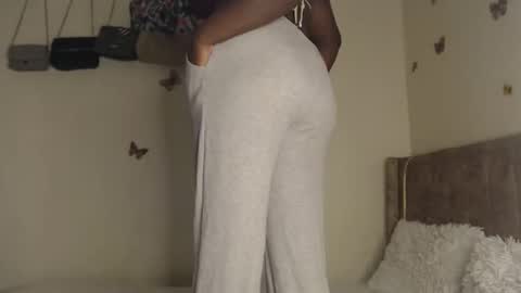 Snapshot of shannky_ chatting on February 10, 2026, 2:04 am shannky online show from February 10, 2026, 2:04 am