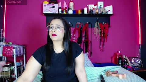 Snapshot of shannon_queen_ chatting on April 8, 2026, 3:17 am Shannon online show from April 8, 2026, 3:17 am