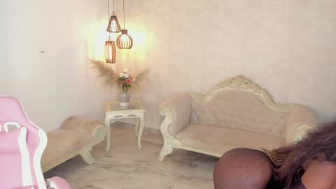 ShantallKnowles online show from December 16, 2024, 6:27 pm