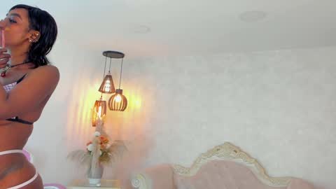 ShantallKnowles online show from January 24, 2025, 1:03 pm