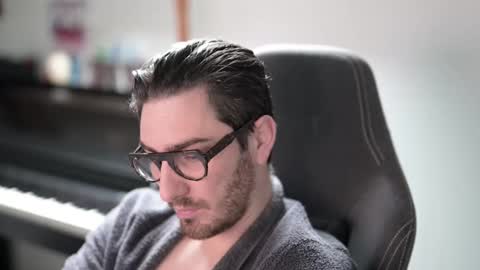 Snapshot of shape80 chatting on December 23, 2025, 10:02 am frenchy boy online show from December 23, 2025, 10:02 am