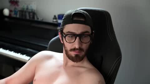 Snapshot of shape80 chatting on February 8, 2026, 8:18 am frenchy boy online show from February 8, 2026, 8:18 am