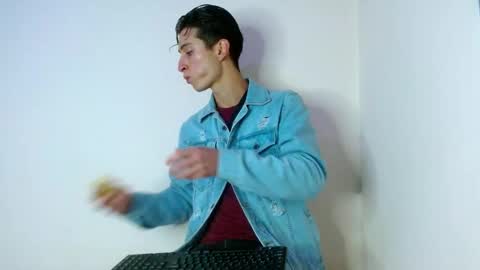 Snapshot of shaquiel_castoro chatting on September 29, 2025, 12:10 pm shaquiel online show from September 29, 2025, 12:10 pm