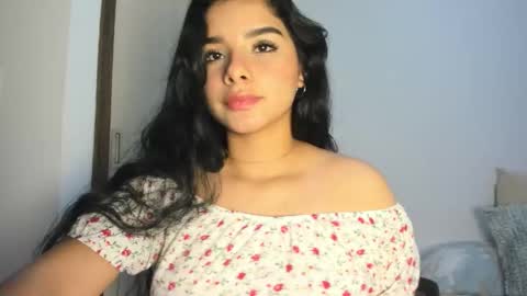 Snapshot of shara_jones chatting on December 22, 2025, 6:10 am Sara online show from December 22, 2025, 6:10 am