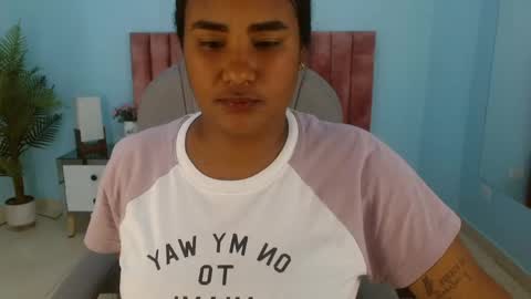 Snapshot of sharis_ chatting on April 13, 2026, 1:05 pm sharis_ online show from April 13, 2026, 1:05 pm