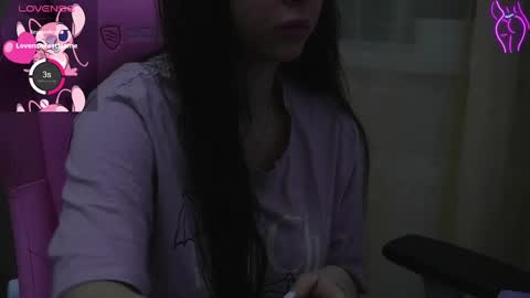 Snapshot of sharkgirl_ chatting on January 8, 2025, 2:25 pm Miley online show from January 8, 2025, 2:25 pm