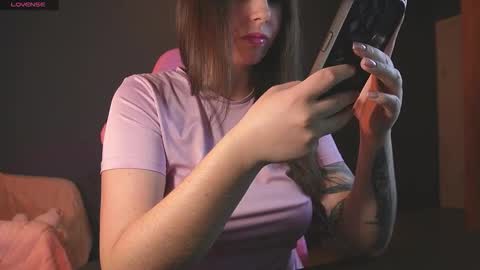 Snapshot of sharkgirl_ chatting on September 28, 2025, 3:39 pm Miley online show from September 28, 2025, 3:39 pm