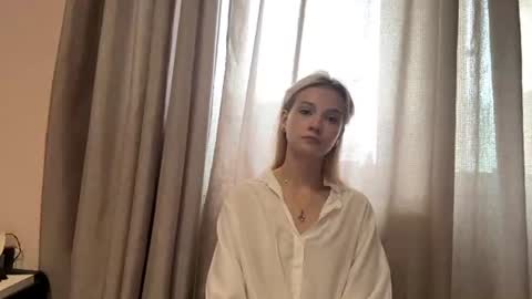 Snapshot of sharlabreeman chatting on August 5, 2026, 7:33 am Anne online show from August 5, 2026, 7:33 am