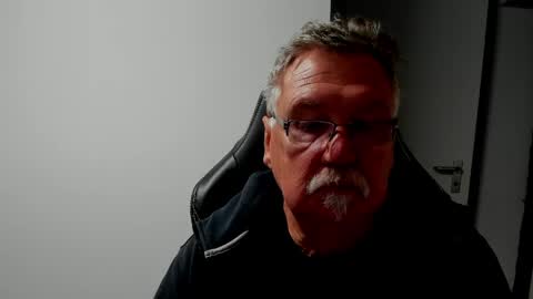 Snapshot of sharlots_pet chatting on April 21, 2026, 8:31 am sharlots_pet online show from April 21, 2026, 8:31 am