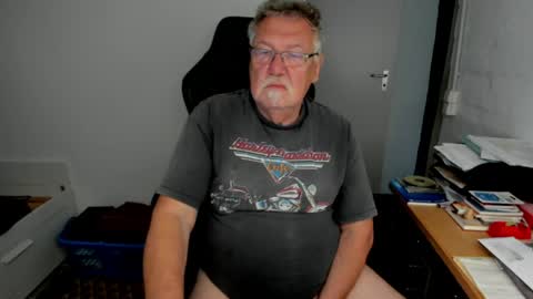 Snapshot of sharlots_pet chatting on April 25, 2026, 11:24 am sharlots_pet online show from April 25, 2026, 11:24 am