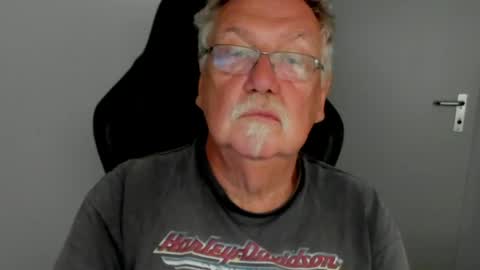 Snapshot of sharlots_pet chatting on May 3, 2026, 4:46 pm sharlots_pet online show from May 3, 2026, 4:46 pm