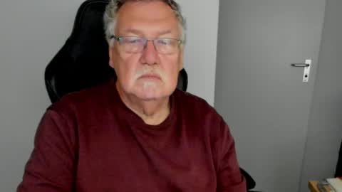 Snapshot of sharlots_pet chatting on May 16, 2026, 10:36 am sharlots_pet online show from May 16, 2026, 10:36 am