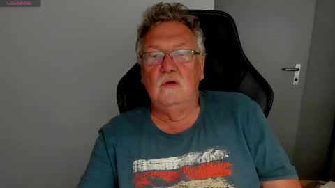 Snapshot of sharlots_pet chatting on May 23, 2026, 10:36 pm sharlots_pet online show from May 23, 2026, 10:36 pm