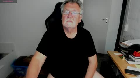 Snapshot of sharlots_pet chatting on May 24, 2026, 1:27 pm sharlots_pet online show from May 24, 2026, 1:27 pm