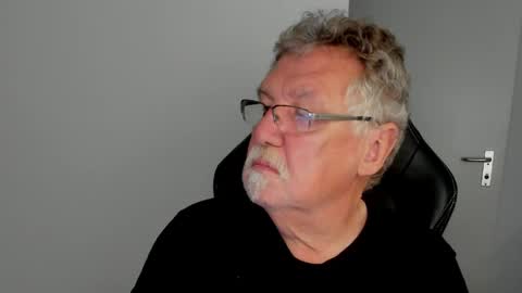 sharlots_pet online show from June 7, 2026, 11:14 am