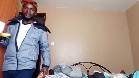 Snapshot of sharmly chatting on December 4, 2024, 8:12 am Sharmly online show from December 4, 2024, 8:12 am