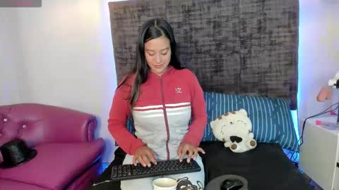 sharoncute16 online show from November 5, 2025, 9:04 pm