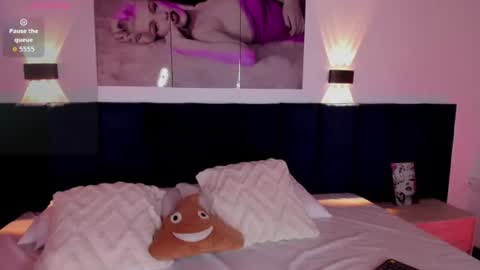 SharonLovee  online show from June 11, 2026, 9:57 pm