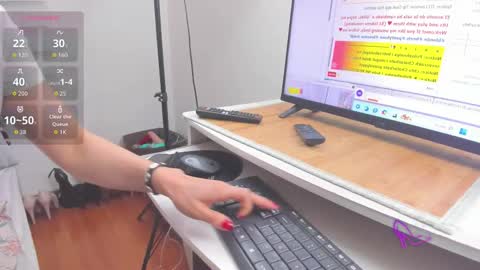 Snapshot of sharonvelvet chatting on December 18, 2025, 1:17 pm Sharon online show from December 18, 2025, 1:17 pm