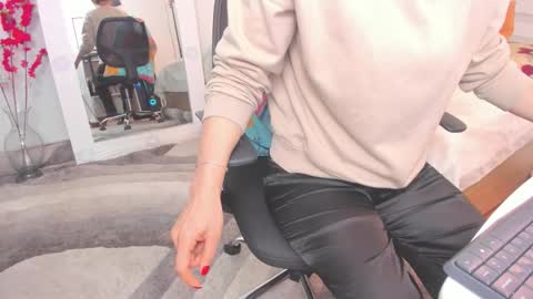 Snapshot of sharonvelvet chatting on December 21, 2025, 11:50 am Sharon online show from December 21, 2025, 11:50 am