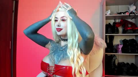 Snapshot of sharpay_evans chatting on January 21, 2025, 12:18 pm Antonia online show from January 21, 2025, 12:18 pm