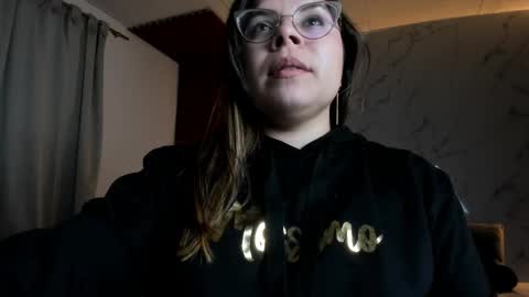 SASHA BLOOM online show from September 14, 2025, 2:22 am