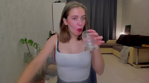 shawty__mariaa online show from October 6, 2025, 2:47 pm