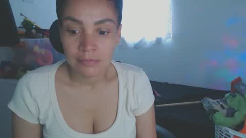 Snapshot of shayna_cute chatting on October 5, 2025, 9:24 pm Shayna online show from October 5, 2025, 9:24 pm