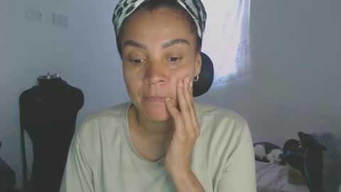 Snapshot of shayna_cute chatting on December 2, 2025, 9:10 pm Shayna online show from December 2, 2025, 9:10 pm