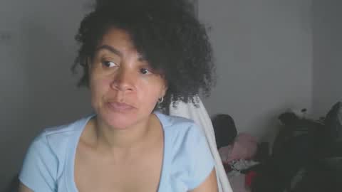 Snapshot of shayna_cute chatting on December 15, 2025, 11:53 pm Shayna online show from December 15, 2025, 11:53 pm