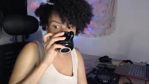 Snapshot of shayna_cute chatting on February 19, 2026, 2:29 am Shayna online show from February 19, 2026, 2:29 am