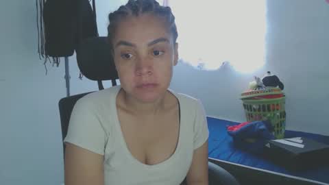 Shayna online show from April 5, 2026, 7:00 pm