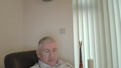 Snapshot of she52 chatting on February 9, 2026, 4:11 pm she52 online show from February 9, 2026, 4:11 pm