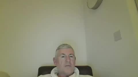 Snapshot of she52 chatting on February 13, 2026, 5:42 pm she52 online show from February 13, 2026, 5:42 pm