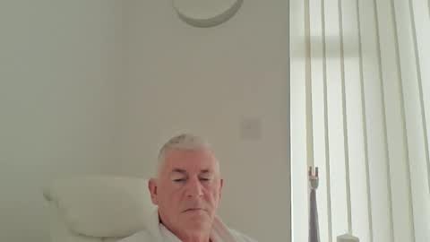 Snapshot of she52 chatting on May 14, 2026, 6:42 am she52 online show from May 14, 2026, 6:42 am