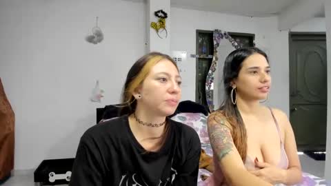 Snapshot of sheandhex chatting on September 22, 2025, 8:33 pm katrin and Aaron online show from September 22, 2025, 8:33 pm
