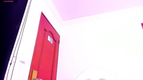 Snapshot of sheilly_brown chatting on February 12, 2026, 5:02 am sheilly_brown online show from February 12, 2026, 5:02 am