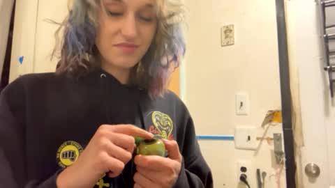 Shelby holes online show from October 10, 2025, 12:04 pm