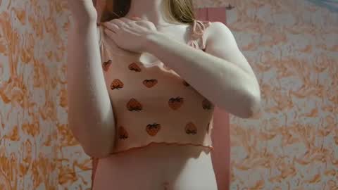 Snapshot of shelikessoymilk chatting on December 22, 2025, 3:25 am Erika online show from December 22, 2025, 3:25 am