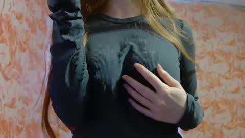 Snapshot of shelikessoymilk chatting on February 2, 2026, 7:34 pm Erika online show from February 2, 2026, 7:34 pm