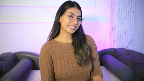 Snapshot of shelleymorell chatting on January 7, 2025, 12:09 pm Transmission schedule Monday - Friday 715 am to 200 pm time Colombia online show from January 7, 2025, 12:09 pm