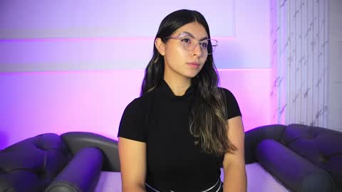 Snapshot of shelleymorell chatting on January 8, 2025, 12:26 pm Transmission schedule Monday - Friday 715 am to 200 pm time Colombia online show from January 8, 2025, 12:26 pm
