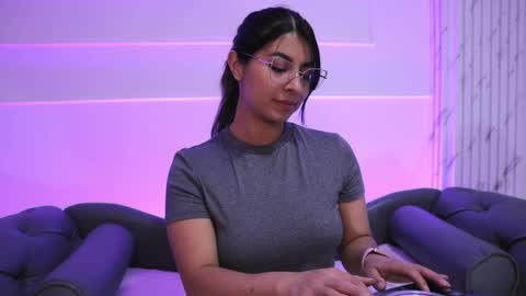 Snapshot of shelleymorell chatting on January 21, 2025, 12:07 pm Transmission schedule Monday - Friday 715 am to 200 pm time Colombia online show from January 21, 2025, 12:07 pm