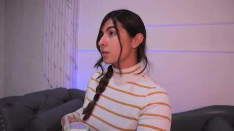 Snapshot of shelleymorell chatting on October 10, 2025, 2:49 pm Transmission schedule Monday - Friday 715 am to 200 pm time Colombia online show from October 10, 2025, 2:49 pm