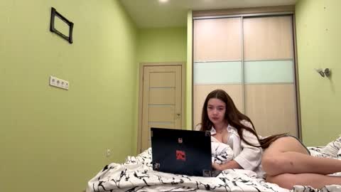 Snapshot of shelliesifuentes chatting on October 11, 2025, 3:28 am Ava online show from October 11, 2025, 3:28 am