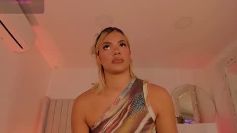 shelynna_azzul online show from March 26, 2026, 8:14 pm